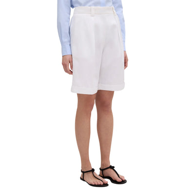 Bermuda Donna in cotone e lino bianco modella frontale