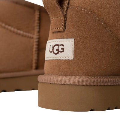 Stivaletto Uomo Classic ultra mini Marrone dettaglio logo retro