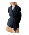 Trench corto in softshell con cintura Blu navy modella frontale