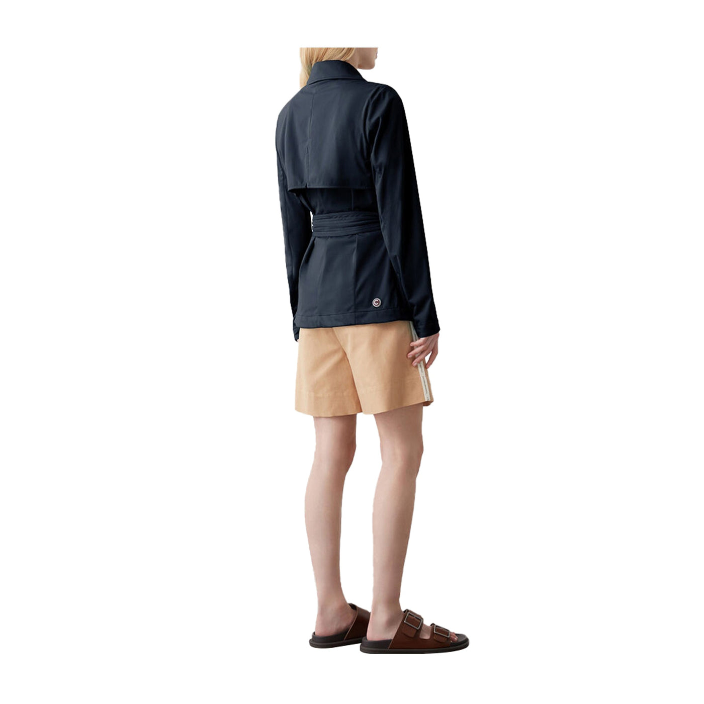 Trench corto in softshell con cintura Blu navy modella retro intera 