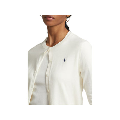 Cardigan Donna con bottoni color crema modella frontale ravvicinata