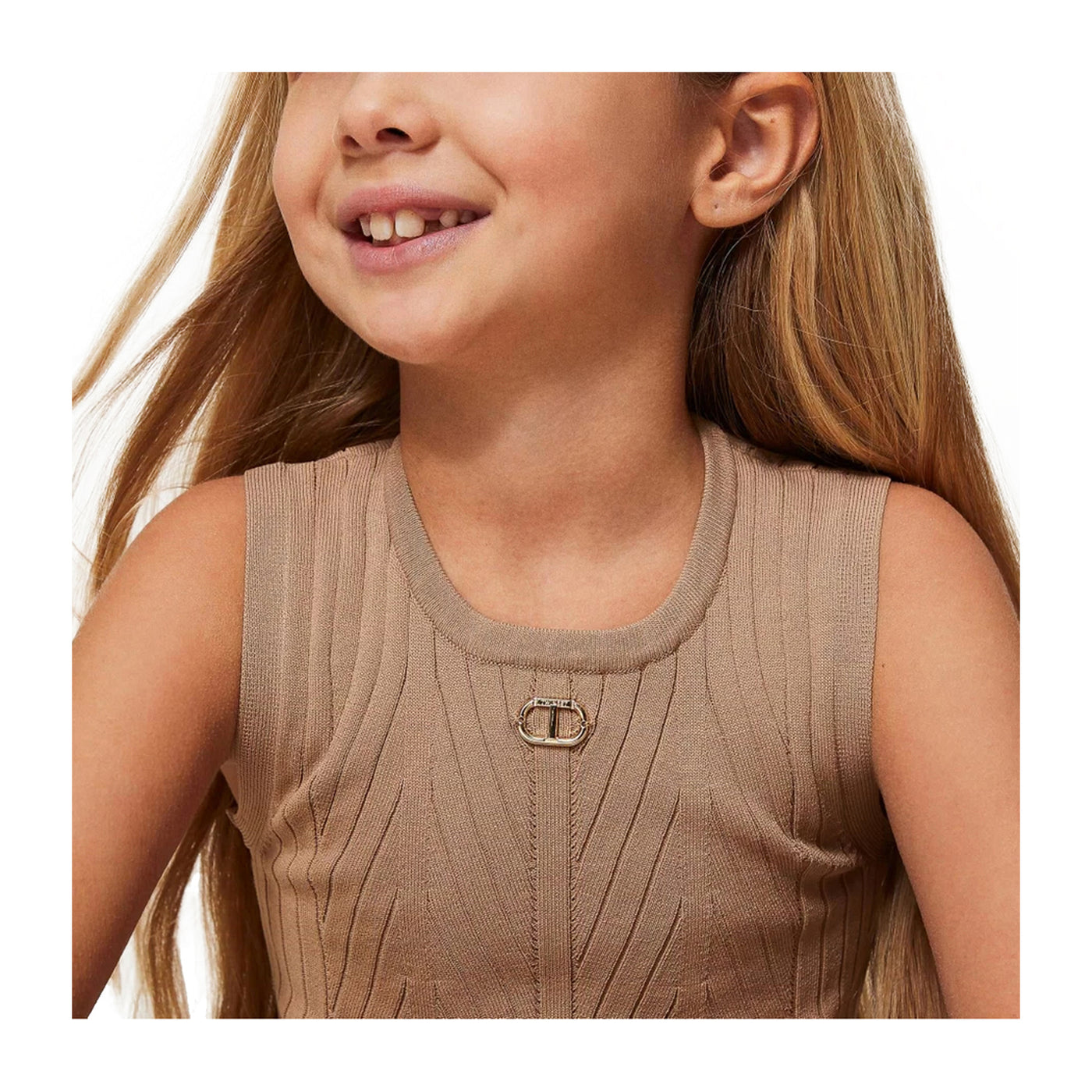 Top Bambina in maglia a coste con oval T Beige modella ravvicinata 