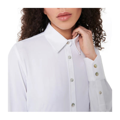 Camicia Donna Oxford tinta unita bianca dettaglio frontale della modella ravvicinata