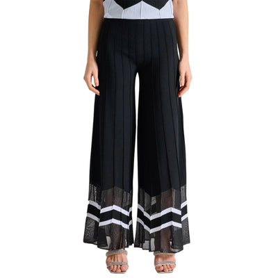 Pantaloni Donna neri con orlo chevron modella frontale