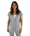 Cardigan da Donna smanicato motivo intrecciato modella frontale