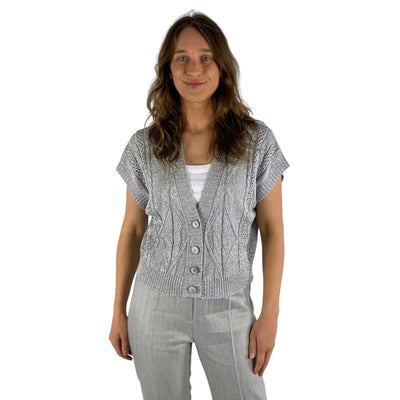 Cardigan da Donna smanicato motivo intrecciato modella frontale