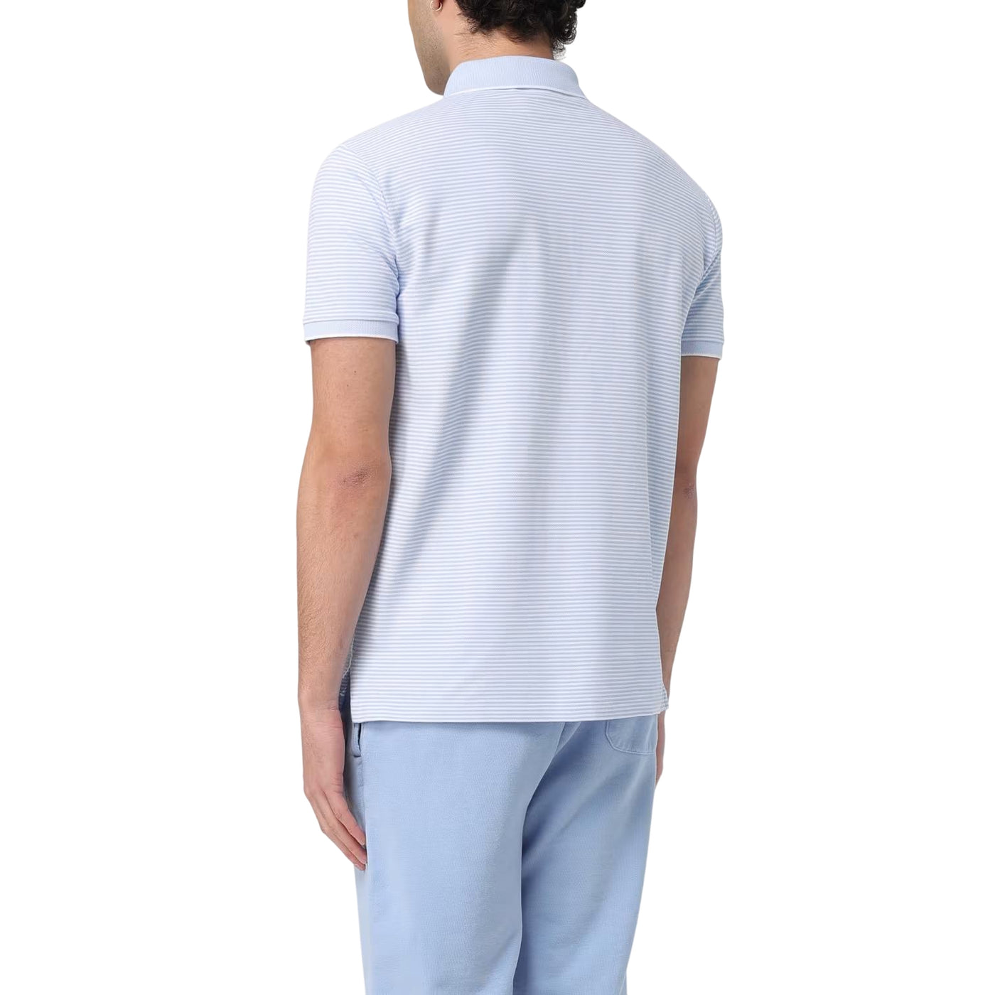 Acquista subito la Polo Uomo, in puro cotone a maniche corte, con colletto classico e tre bottoni, fondo con orlo dritto e logo ricamato a contrasto, firmata Ralph Lauren su Old England: vieni a scoprire tutta la collezione sul nostro sito. 