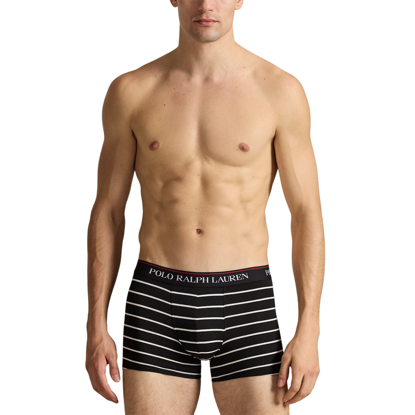 modello con boxer a fantasia a righe