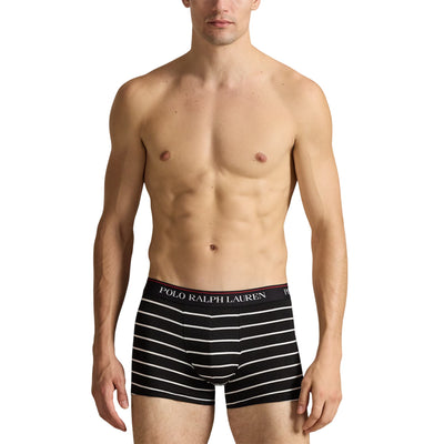 modello con boxer a fantasia a righe