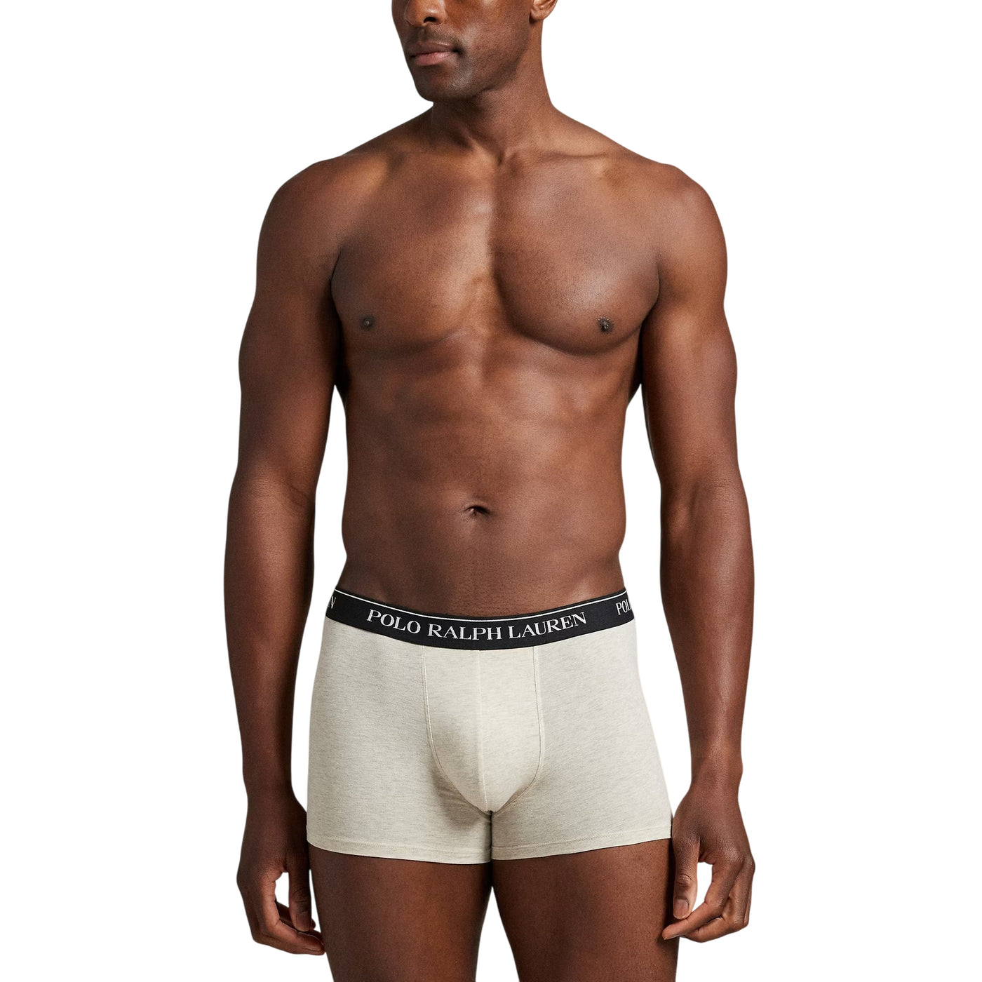 modello con boxer bianco