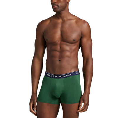 modello con boxer verde