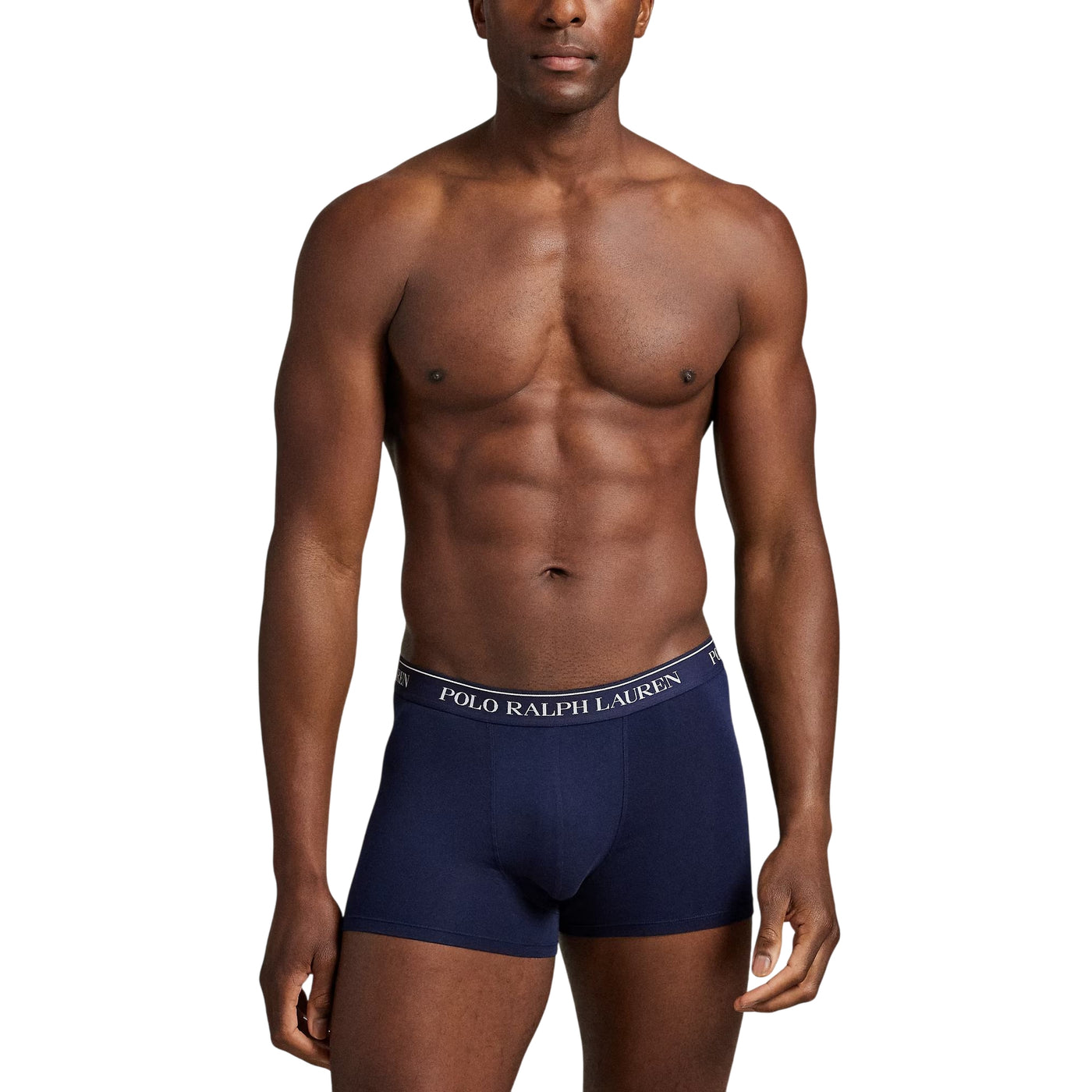 modello con boxer navy