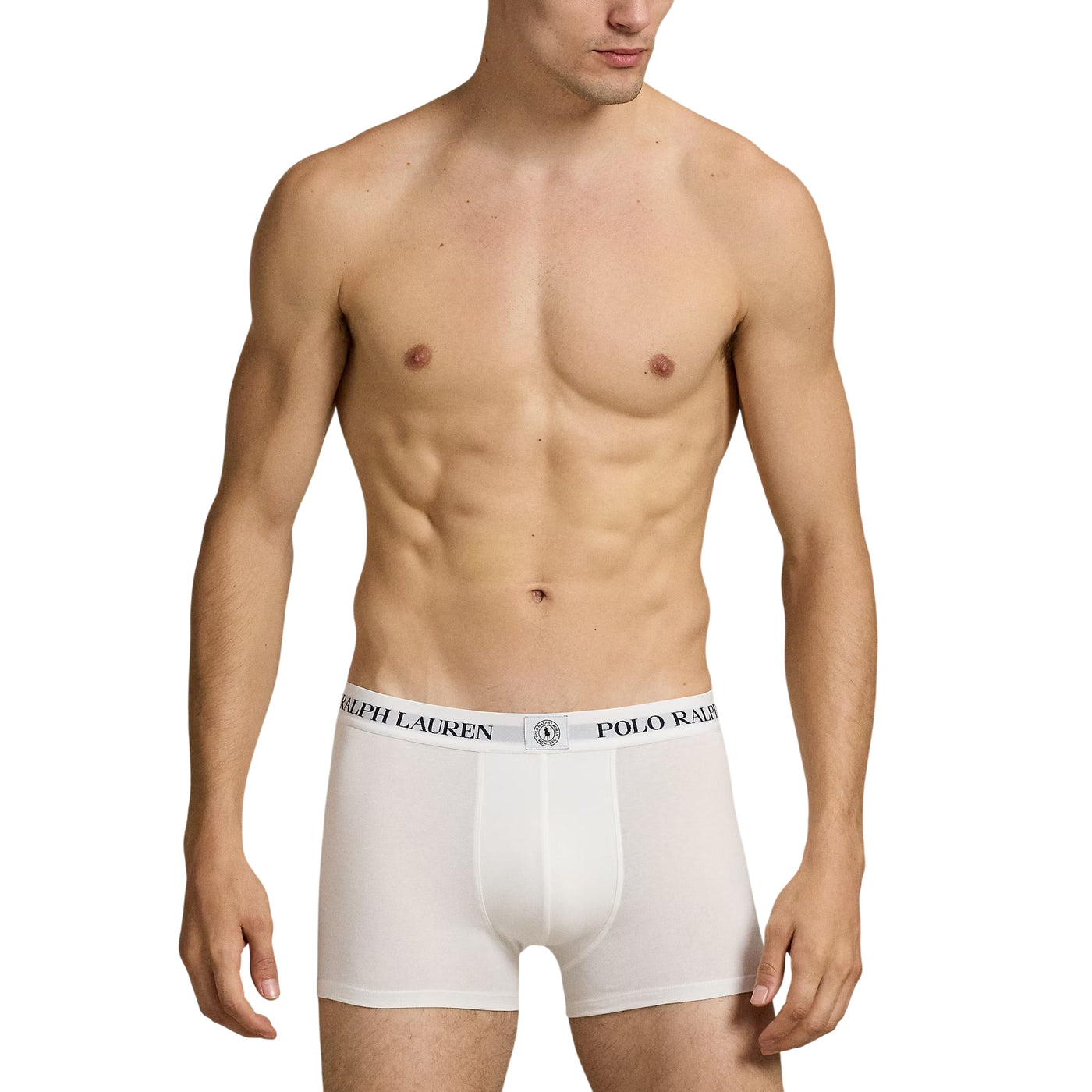 modello con boxer bianco