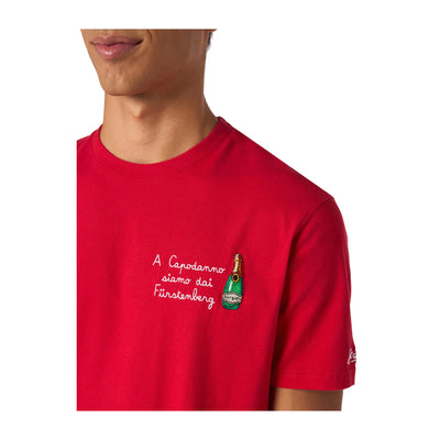 Dettaglio ravvicinato T-shirt con ricamo St Barth e vacanze di Natale sulla manica
ricamo A Capodanno siamo dai Furstenbergs