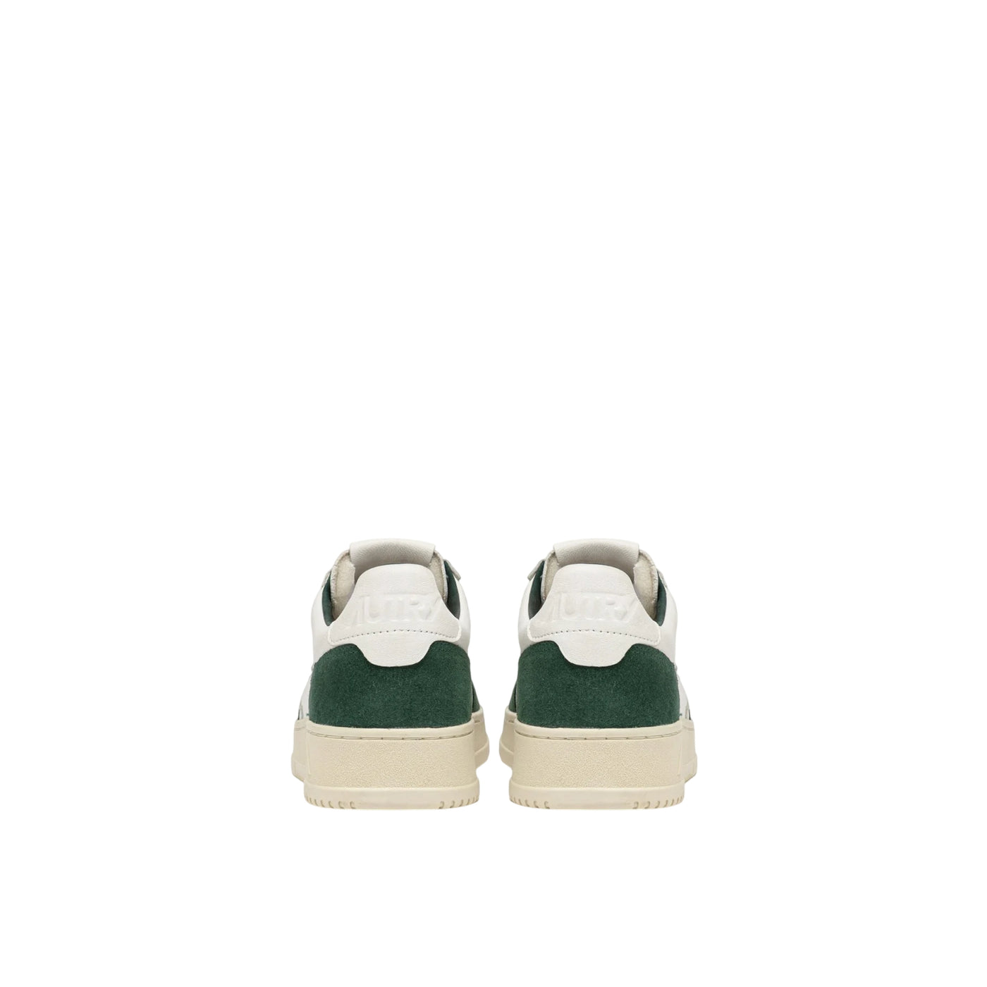 Acquista subito la Sneakers Uomo, con suola in gomma, lacci piatti e punta traforata firmata Autry su Old England: vieni a scoprire tutta la collezione sul nostro sito