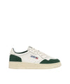 Acquista subito la Sneakers Uomo, con suola in gomma, lacci piatti e punta traforata firmata Autry su Old England: vieni a scoprire tutta la collezione sul nostro sito