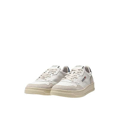 Acquista subito le Sneakers Uomo, in pelle, suola in gomma e punta tonda traforata firmate Autry su Old England: vieni a scoprire tutta la collezione sul nostro sito