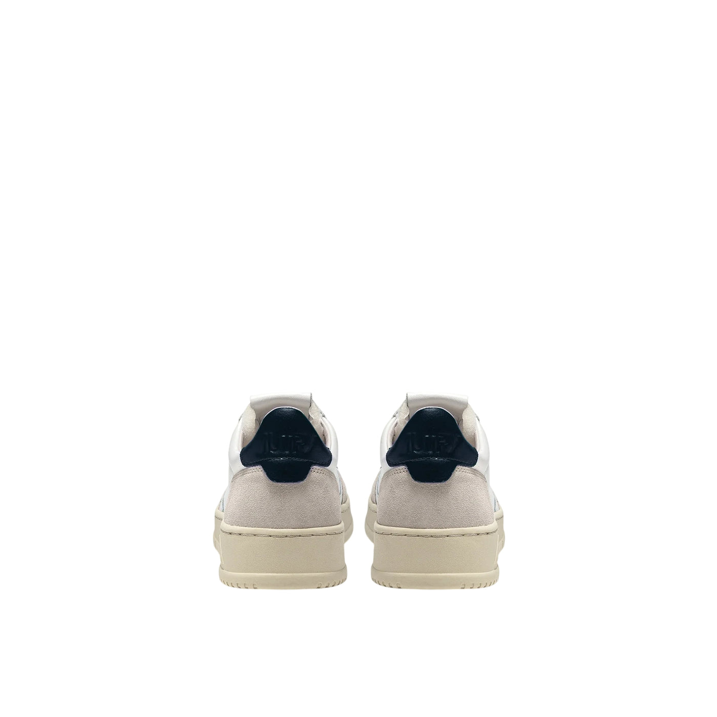Acquista subito le Sneakers Uomo, in pelle, suola in gomma e punta tonda traforata firmate Autry su Old England: vieni a scoprire tutta la collezione sul nostro sito