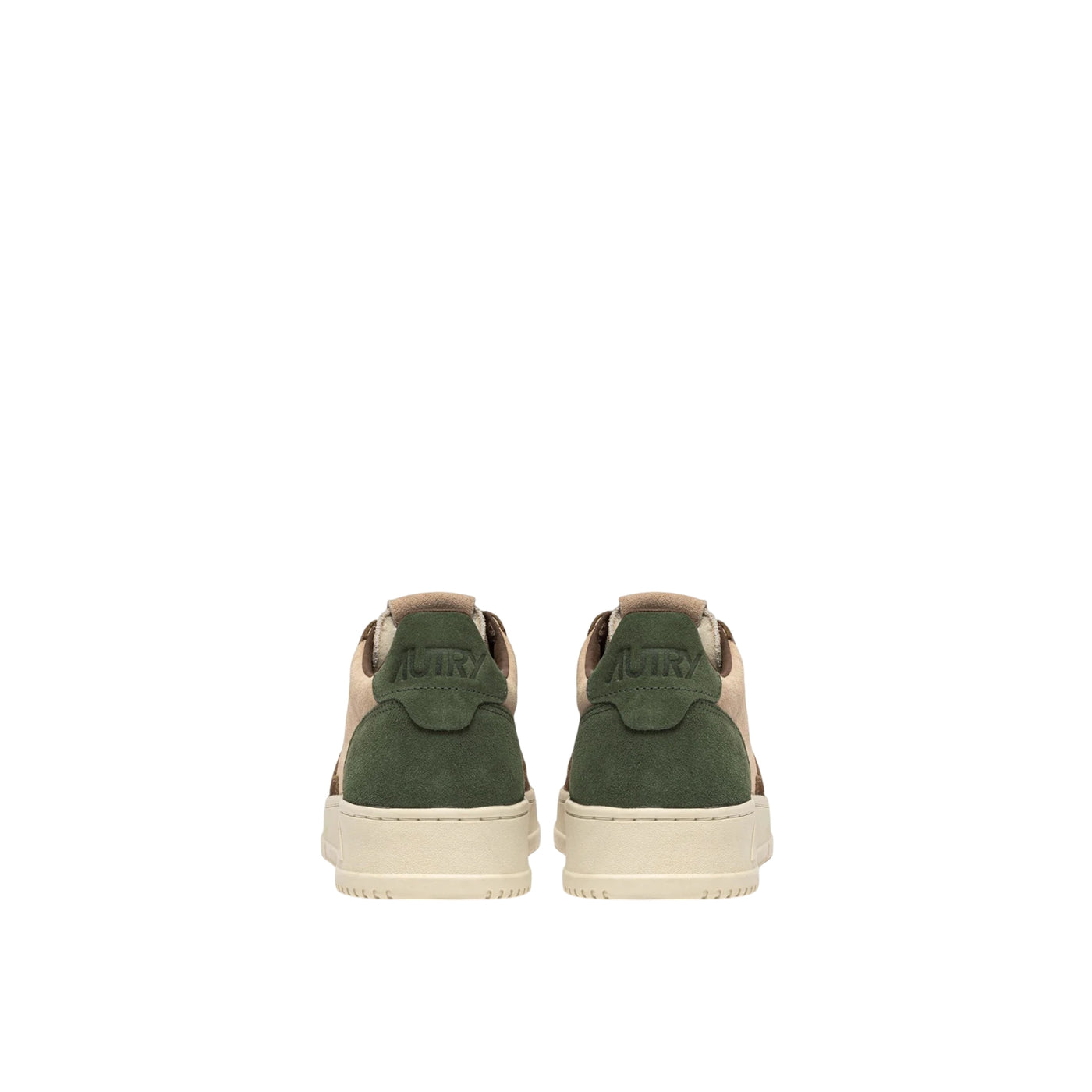 Acquista subito la Sneakers Uomo, in camoscio, punta tonda traforata e label con ricamo cucita sulla linguetta, firmata Autry su Old England: vieni a scoprire tutta la collezione sul nostro sito