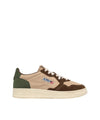 Acquista subito la Sneakers Uomo, in camoscio, punta tonda traforata e label con ricamo cucita sulla linguetta, firmata Autry su Old England: vieni a scoprire tutta la collezione sul nostro sito