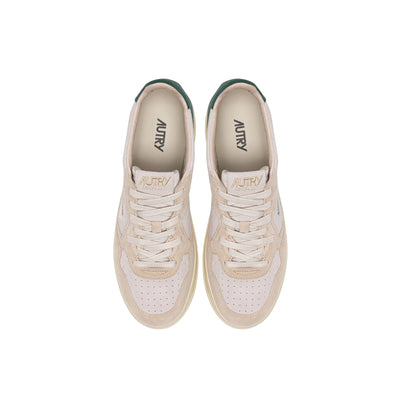 Acquista subito la Sneakers Donna, realizzata in pelle, suola di gomma e label con ricamo cucita sulla linguetta, firmata Autry su Old England: vieni a scoprire tutta la collezione sul nostro sito 