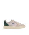 Acquista subito la Sneakers Uomo, in pelle scamosciata, lacci piatti di cotone e punta tonda traforata, firmata Autry su Old England: vieni a scoprire tutta la collezione sul nostro sito