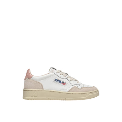 Acquista subito le Sneakers Donna, realizzate in pelle bianca morbida con rinforzi in suede beige e dettagli in pelle rosa sul tallone, firmate Autry su Old England: vieni a scoprire tutta la collezione sul nostro sito