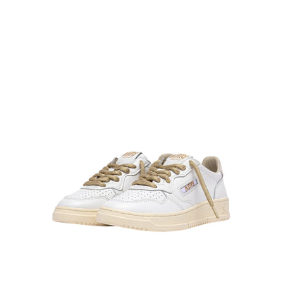 Acquista subito le Sneakers Donna, in pelle e lacci in lurex dorato e logo laterale, firmate Autry su Old England: vieni a scoprire tutta la collezione sul nostro sito