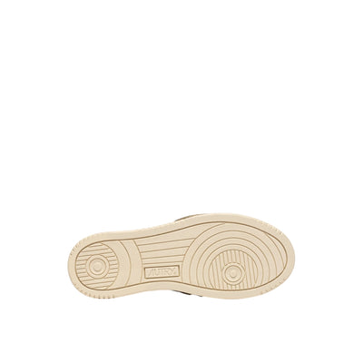 Acquista subito le Sneakers Donna, in pelle e lacci in lurex dorato e logo laterale, firmate Autry su Old England: vieni a scoprire tutta la collezione sul nostro sito