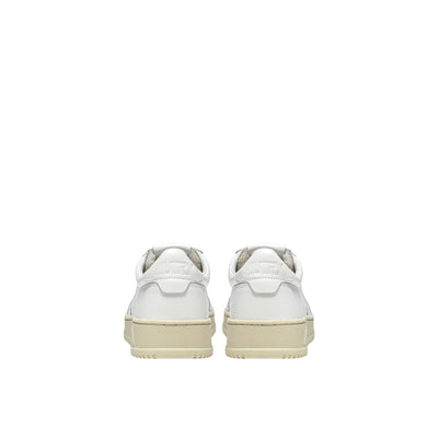 Acquista subito la Sneakers Donna, realizzata in pelle, suola in gomma e punta con microfori, firmata Autry, su Old England: vieni a scoprire tutta la collezione sul nostro sito