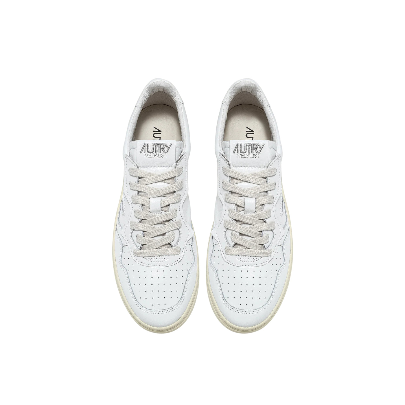 Acquista subito la Sneakers Donna, realizzata in pelle, suola in gomma e punta con microfori, firmata Autry, su Old England: vieni a scoprire tutta la collezione sul nostro sito