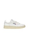 Acquista subito la Sneakers Donna, realizzata in pelle, suola in gomma e punta con microfori, firmata Autry, su Old England: vieni a scoprire tutta la collezione sul nostro sito
