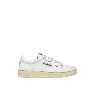 Acquista subito la Sneakers Donna, realizzata in pelle, suola in gomma e punta con microfori, firmata Autry, su Old England: vieni a scoprire tutta la collezione sul nostro sito