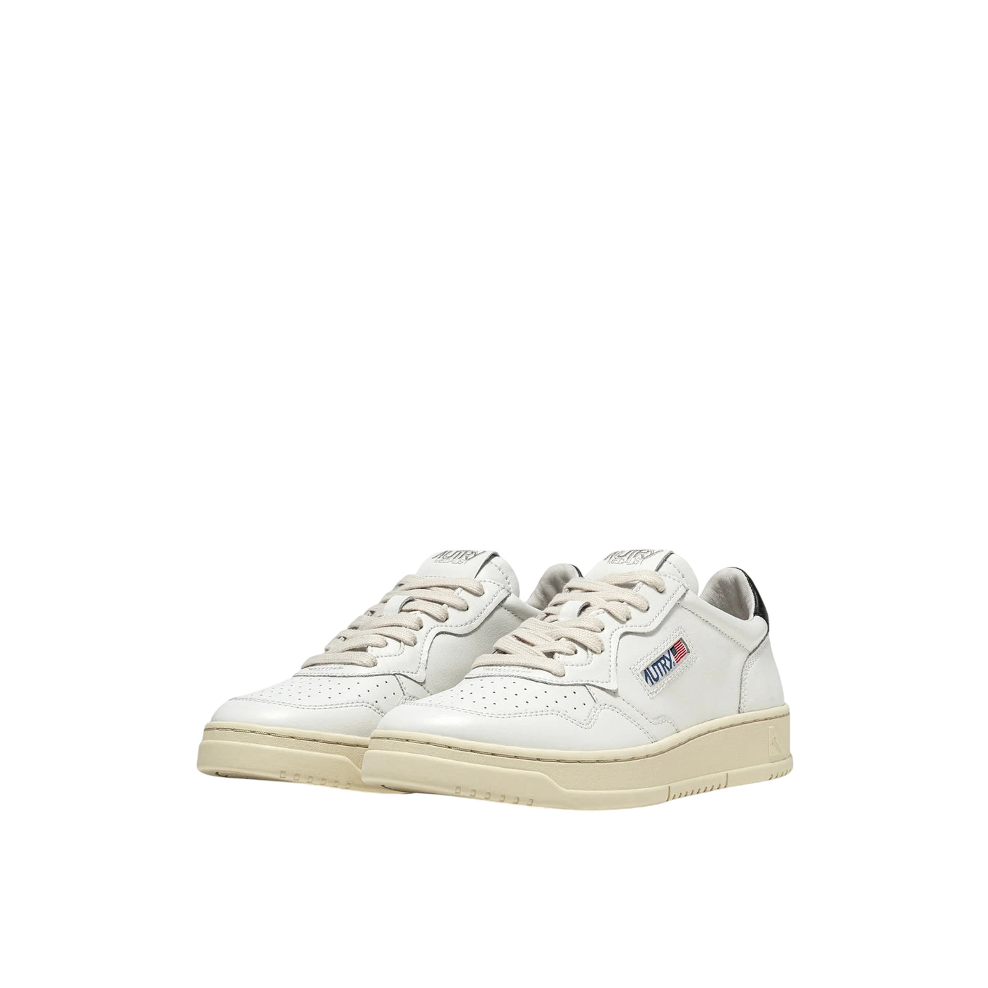 Acquista subito la Sneakers Donna, realizzata in pelle e punta traforata firmata Autry su Old Engalnd: vieni a scoprire tutta la collezione sul nostro sito