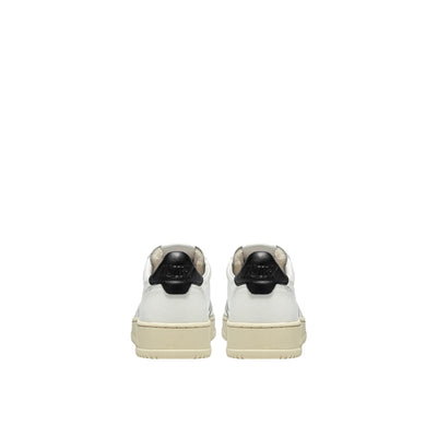Acquista subito la Sneakers Donna, realizzata in pelle e punta traforata firmata Autry su Old Engalnd: vieni a scoprire tutta la collezione sul nostro sito