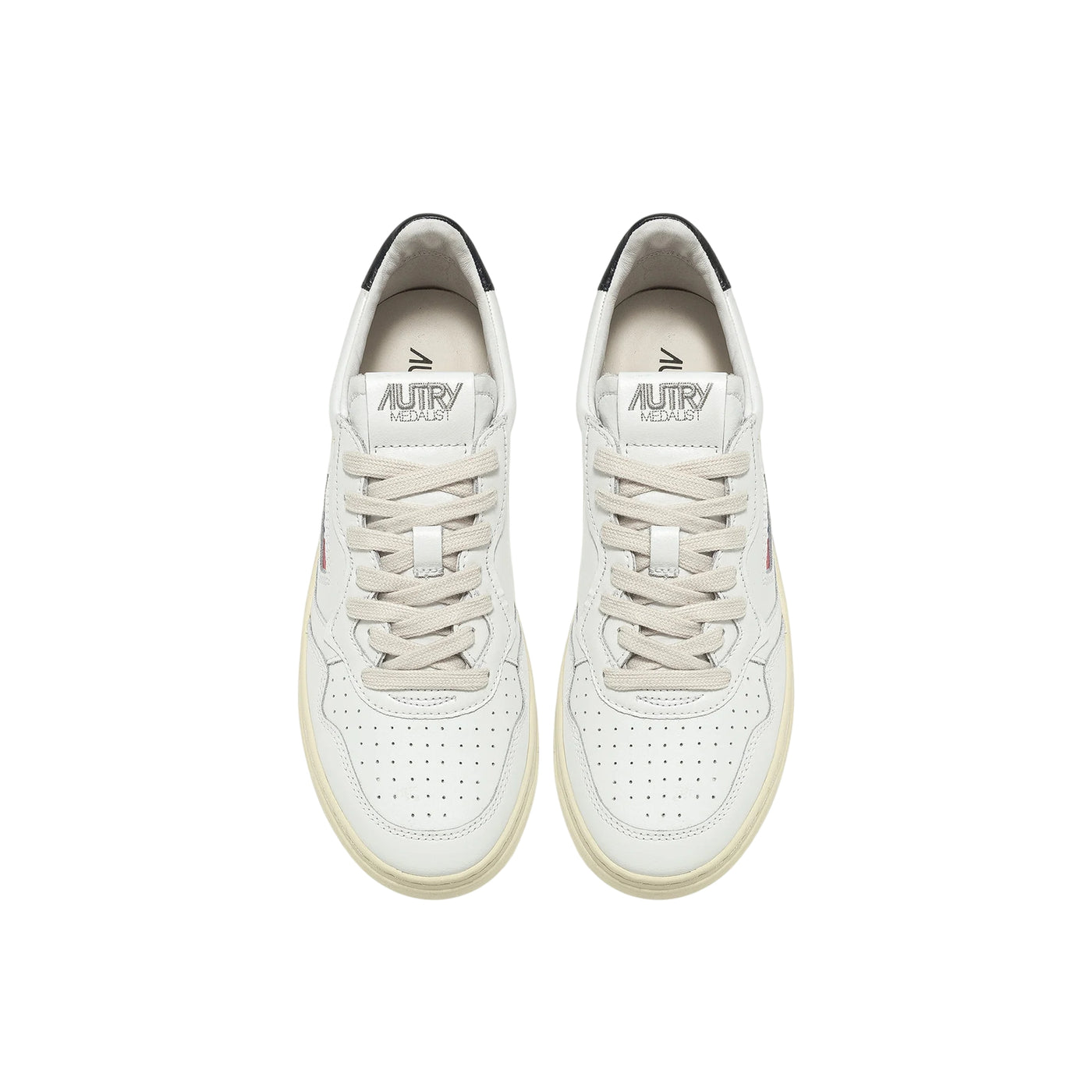 Acquista subito la Sneakers Donna, realizzata in pelle e punta traforata firmata Autry su Old Engalnd: vieni a scoprire tutta la collezione sul nostro sito