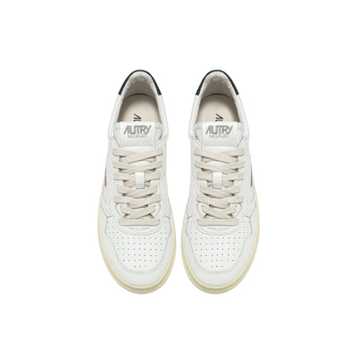 Acquista subito la Sneakers Donna, realizzata in pelle e punta traforata firmata Autry su Old Engalnd: vieni a scoprire tutta la collezione sul nostro sito