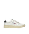Acquista subito la Sneakers Donna, realizzata in pelle e punta traforata firmata Autry su Old Engalnd: vieni a scoprire tutta la collezione sul nostro sito