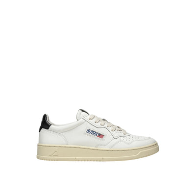 Acquista subito la Sneakers Donna, realizzata in pelle e punta traforata firmata Autry su Old Engalnd: vieni a scoprire tutta la collezione sul nostro sito