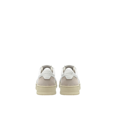 Acquista subito la Sneakers Donna, in pelle, suola di gomma e punta traforata, firmata Autry su Old England: vieni a scoprire tutta la collezione sul nostro sito