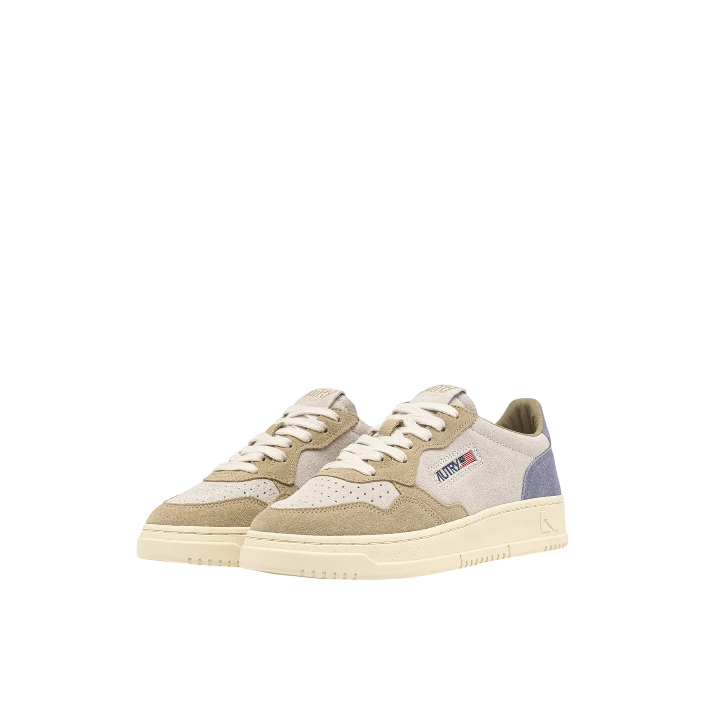 Acquista subito la Sneakers Donna, in pelle scamosciata, punta tonda traforata e label con ricamo cucita sulla linguetta, firmata Autry su Old England: vieni a scoprire tutta la collezione sul nostro sito
