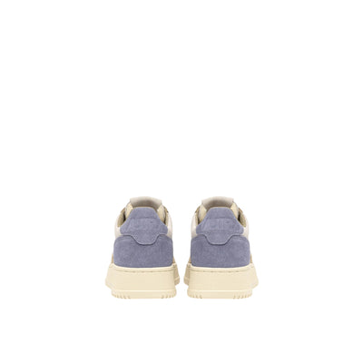 Acquista subito la Sneakers Donna, in pelle scamosciata, punta tonda traforata e label con ricamo cucita sulla linguetta, firmata Autry su Old England: vieni a scoprire tutta la collezione sul nostro sito