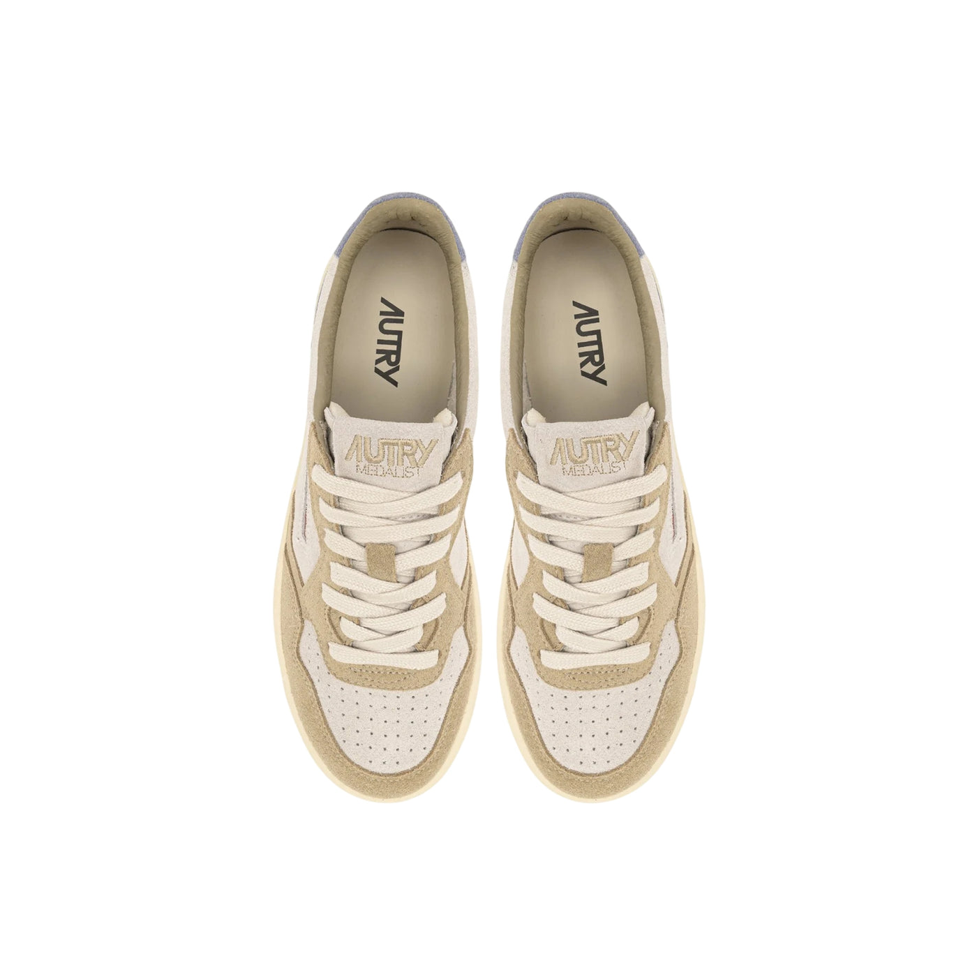 Acquista subito la Sneakers Donna, in pelle scamosciata, punta tonda traforata e label con ricamo cucita sulla linguetta, firmata Autry su Old England: vieni a scoprire tutta la collezione sul nostro sito
