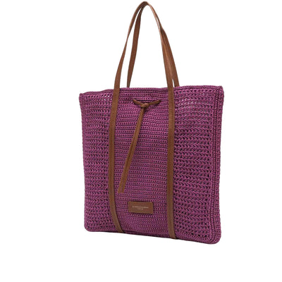 Acquista subito la Borsa donna, in tessuto uncinetto, chiusura con magnete, doppi manici in pelle e targhetta in pelle con logo, firmata Gianni Chiarini su Old England: vieni a scoprire tutta la collezione sul nostro sito.
