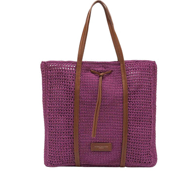 Acquista subito la Borsa donna, in tessuto uncinetto, chiusura con magnete, doppi manici in pelle e targhetta in pelle con logo, firmata Gianni Chiarini su Old England: vieni a scoprire tutta la collezione sul nostro sito.