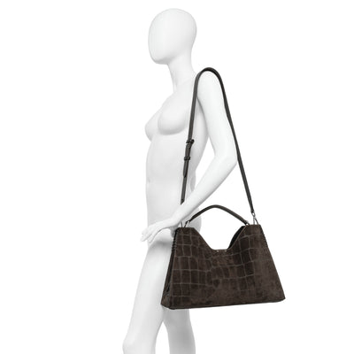 Borsa Donna  scamosciata a trapezio con stampa cocco indossata a tracolla da modalle