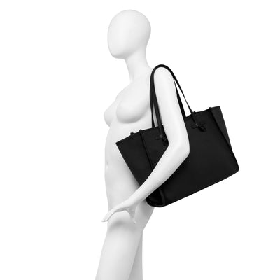 Borsa Shopper Donna Nero con pochette su modella