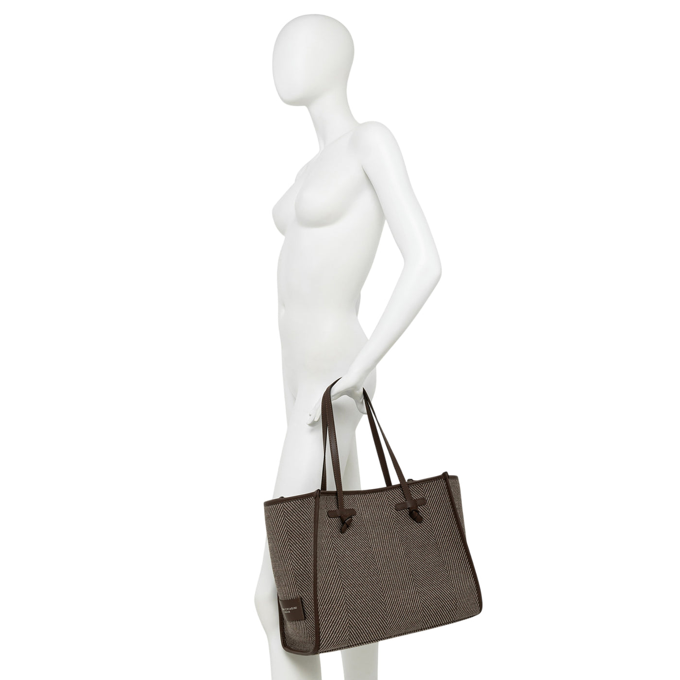 Borsa Shopper Donna Marcella in tessuto spigato su modella