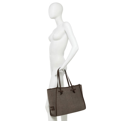 Borsa Shopper Donna Marcella in tessuto spigato su modella