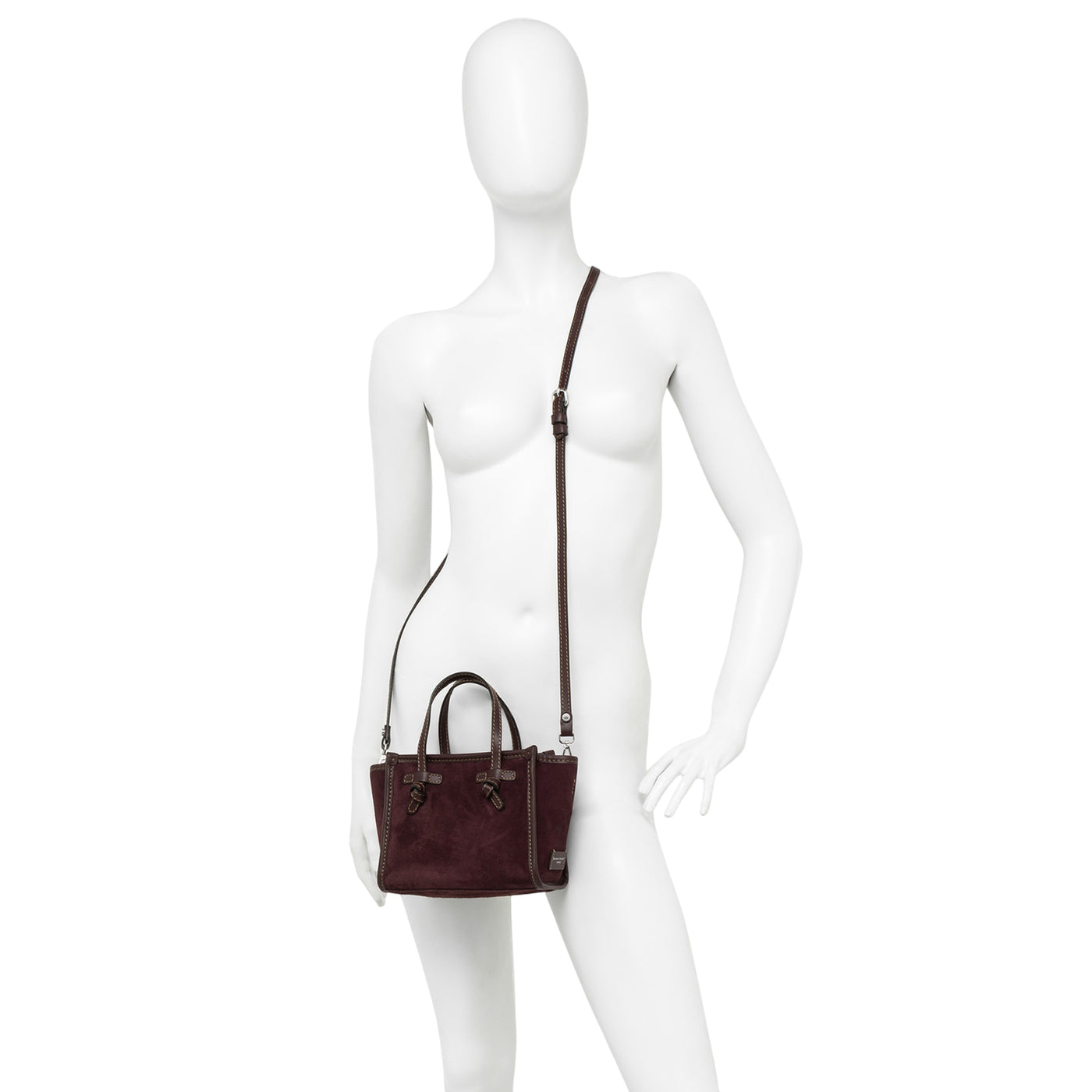 Borsa Donna a mano Miss Marcella piccola bordeaux indossata a tracolla da modella